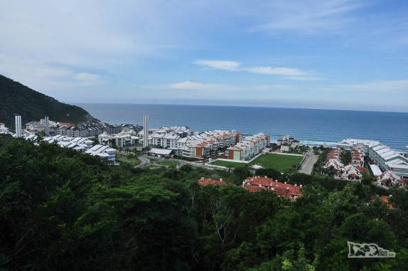 A urbanizada Praia Brava, no norte de Florianópolis, Santa Catarina